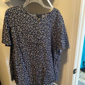 Who What Wear! cute short sleve Button down with flutter sleeves!